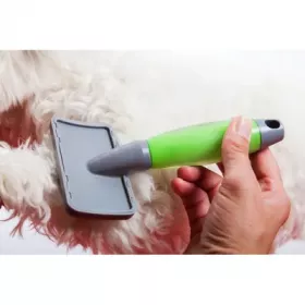 WAHL Slicker Brush - drátkový kartáč pro psy WAHL Slicker Brush - kartáč pro psy - použití při groomingu